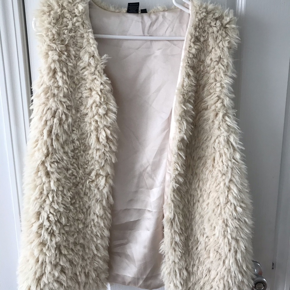 2 Chic brand new Faux fur vest